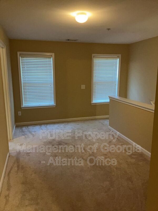 Building Photo - 1555 River Park Blvd