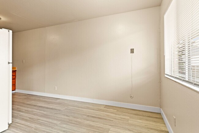 Building Photo - Oakland Oasis: Recently Renovated 1 Bed, 1...