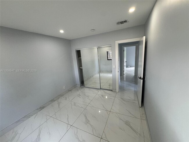 Building Photo - 575 NE 179th Dr