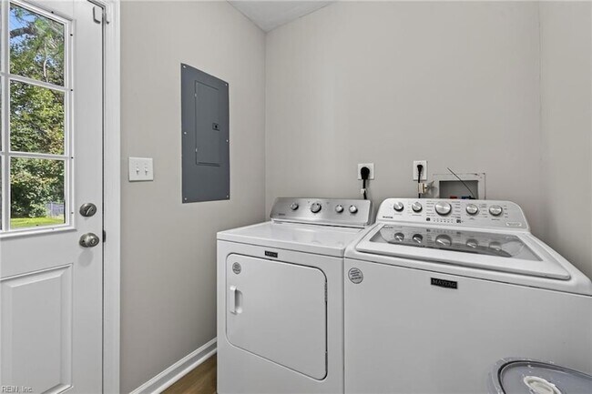 Building Photo - 31 Greenbrier Rd