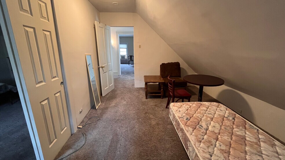 Building Photo - 5859 Hobart St