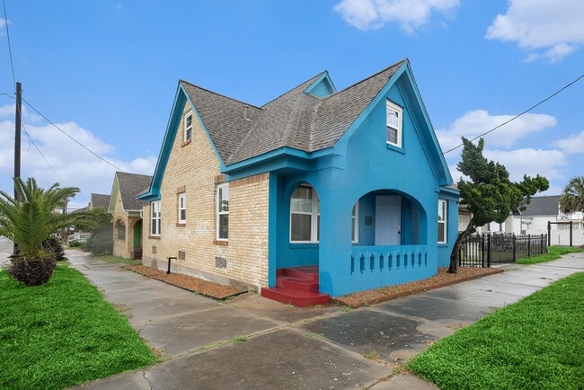 Primary Photo - 1028 Ave M 1/2
