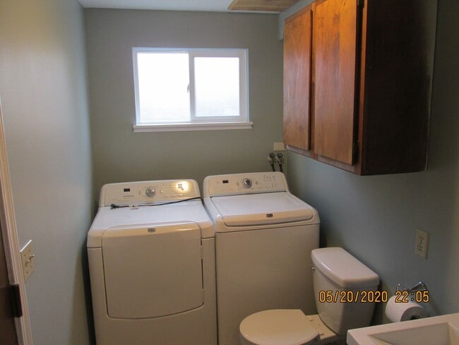 Building Photo - Great Location !  Walk Score 82**    3 br 1.5 bth , W/D Included, Garage,  Trex deck** Includes y...