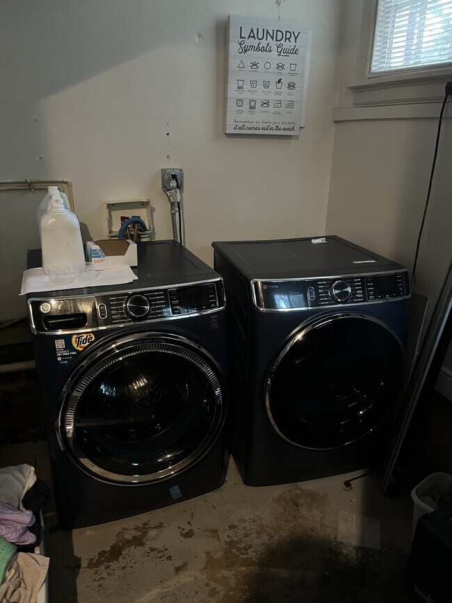 Building Photo - 7501 Three Chopt Rd