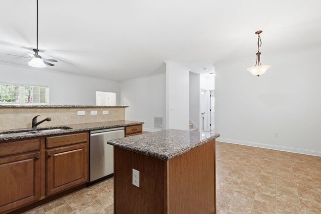 Building Photo - 80 Valor Cir