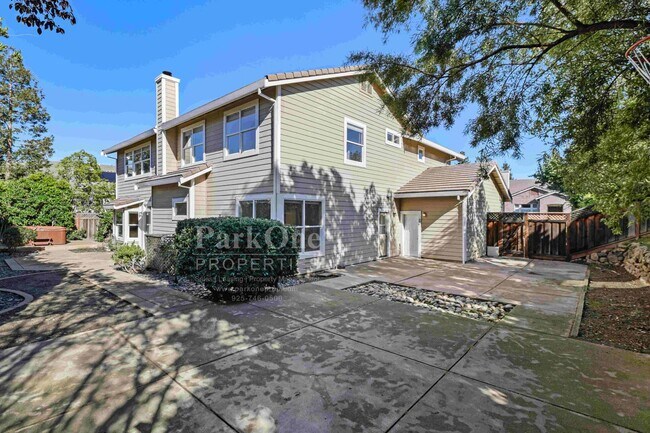 Building Photo - Beautiful Home in Peacock Creek