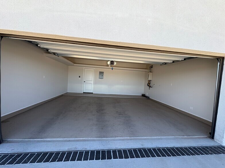 Building Photo - 14735 Pebble Hills Blvd
