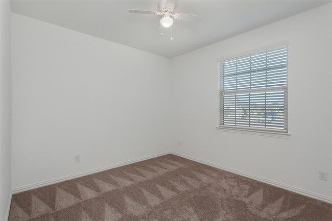 Building Photo - 2157 Clarion Dr