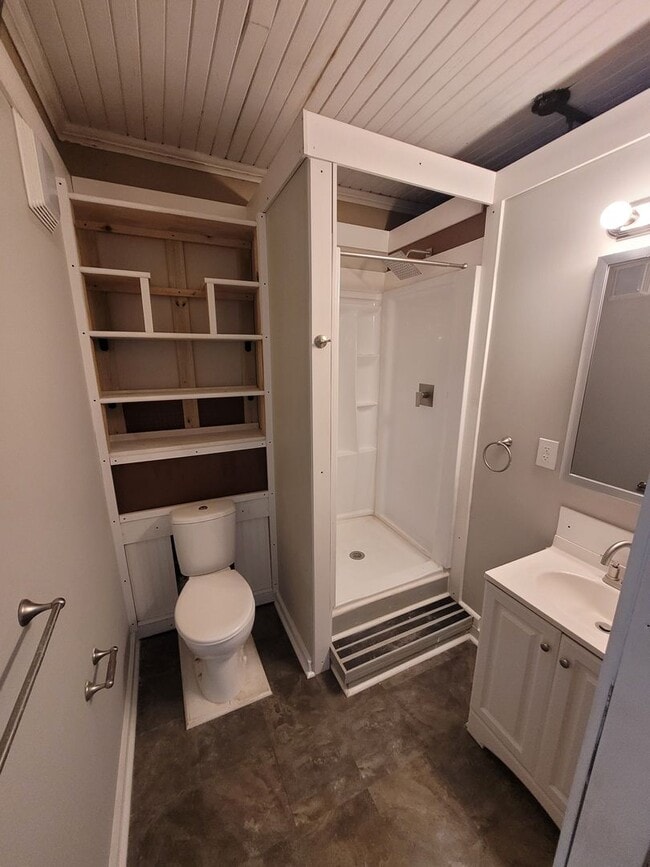 Building Photo - 2400 Bell St