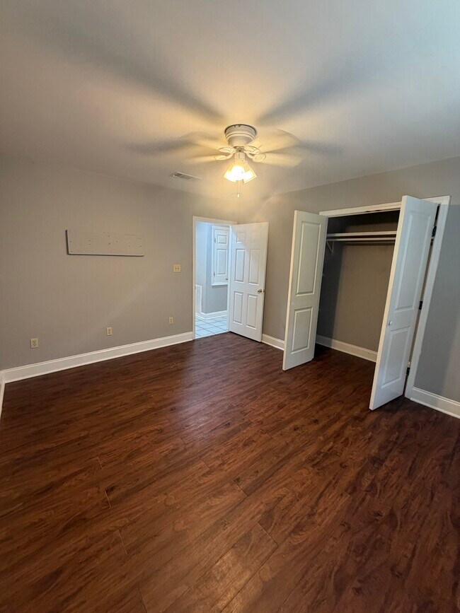 Building Photo - Crystal Lake Apartments