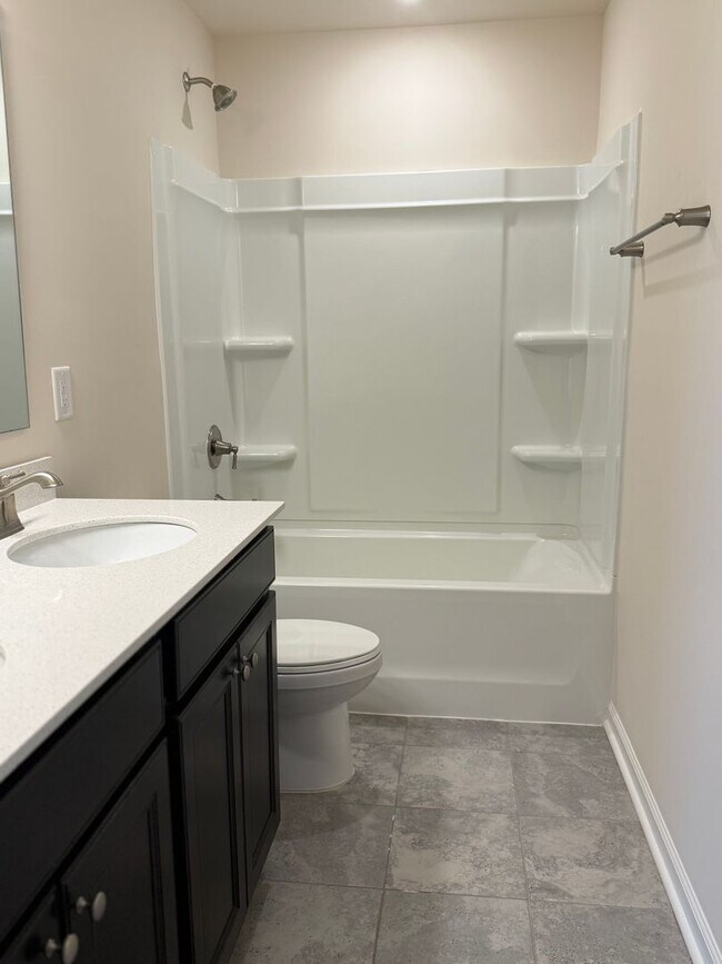Building Photo - AMAZING LOCATION, Fantastic 3 Bed Home, In...
