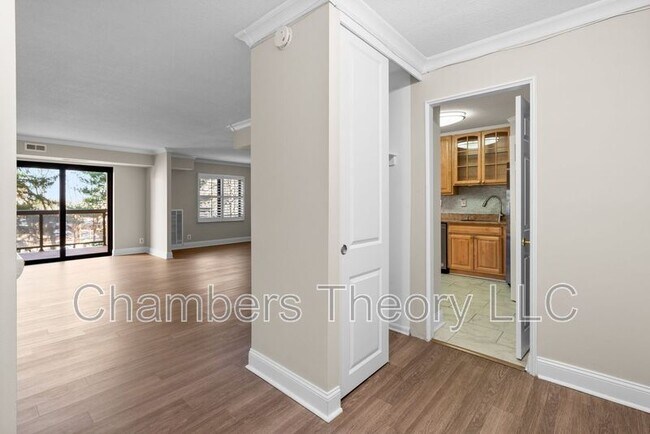 Building Photo - 309 Yoakum Pkwy