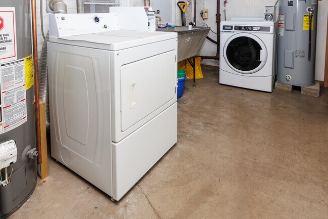 Building Photo - 6216 W Irving Park Rd