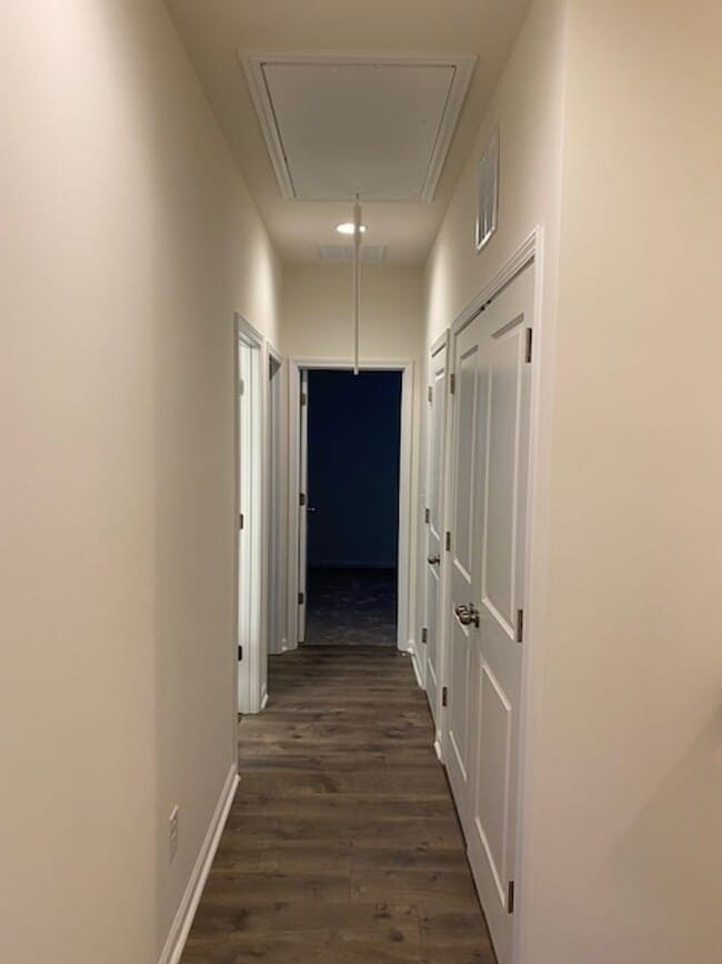 Building Photo - Fantastic 3BR/2.5BA Townhome located in Th...