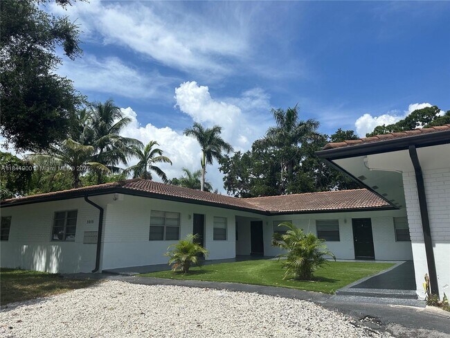 Building Photo - 3315 SW 15th Ave