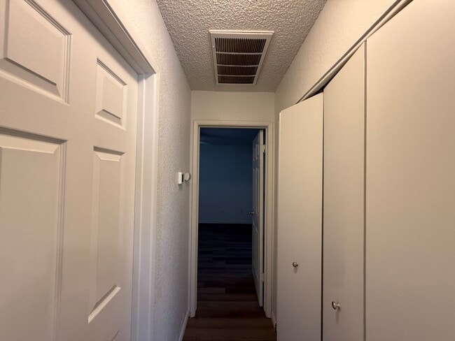 Building Photo - Two-bedroom single story in NW Modesto!