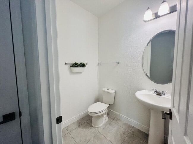 Building Photo - 1225 Bristol Oaks Way