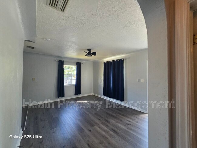 Building Photo - 1425 40th St S