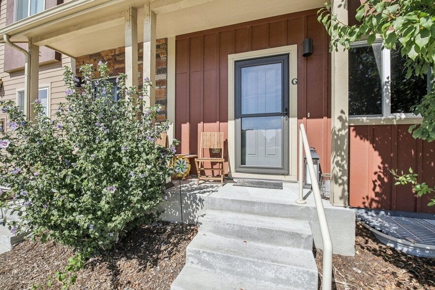 Building Photo - 226 N Parkside Dr