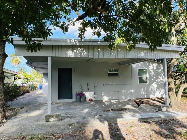 Building Photo - 525 NW 22nd Ave