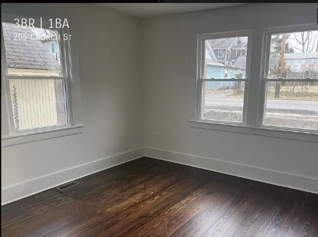 Building Photo - 205 Church St