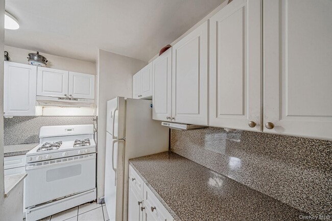 Building Photo - 61-25 97th St