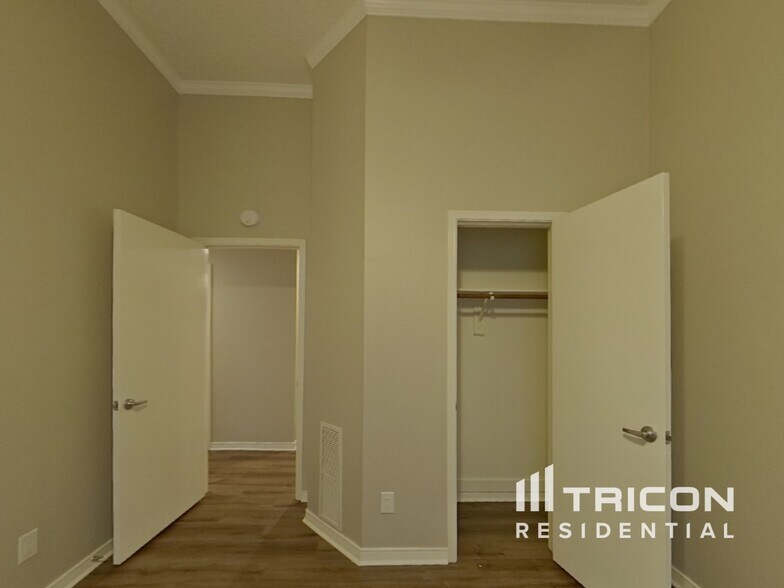 Building Photo - 2708 Hemingway Dr