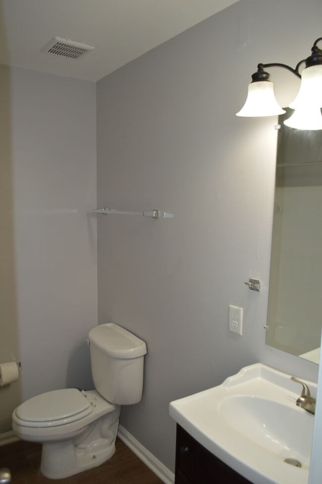 Building Photo - 2 bedroom 1 bath Renovated Patio Home for ...