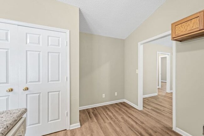 Building Photo - Welcome to this charming 4 bedroom, 2 bathroom home located in Greensboro, NC.