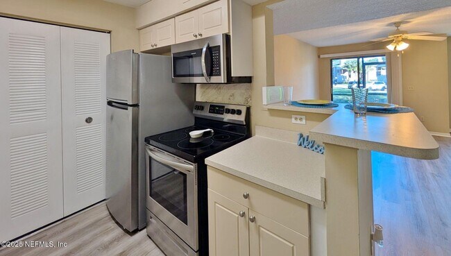 Building Photo - 10200 Belle Rive Blvd