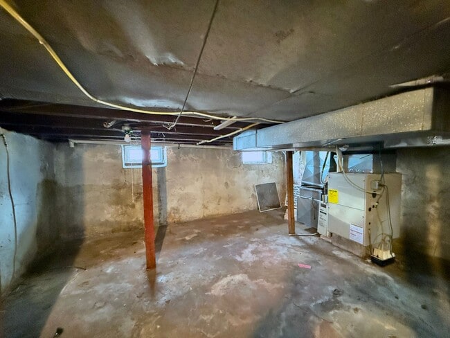 Building Photo - FOR RENT- Spacious 4 Bedroom 2 Bath Home in Penns Grove $2000