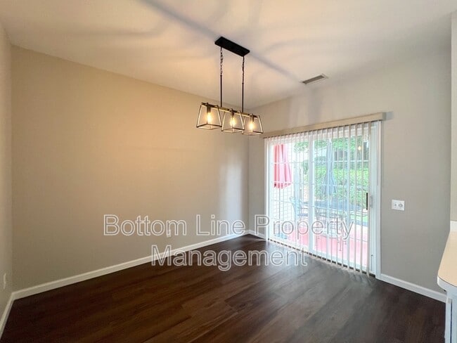 Building Photo - 3279 Mannington Dr