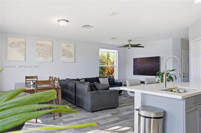 Building Photo - 16290 SW 47th Manor