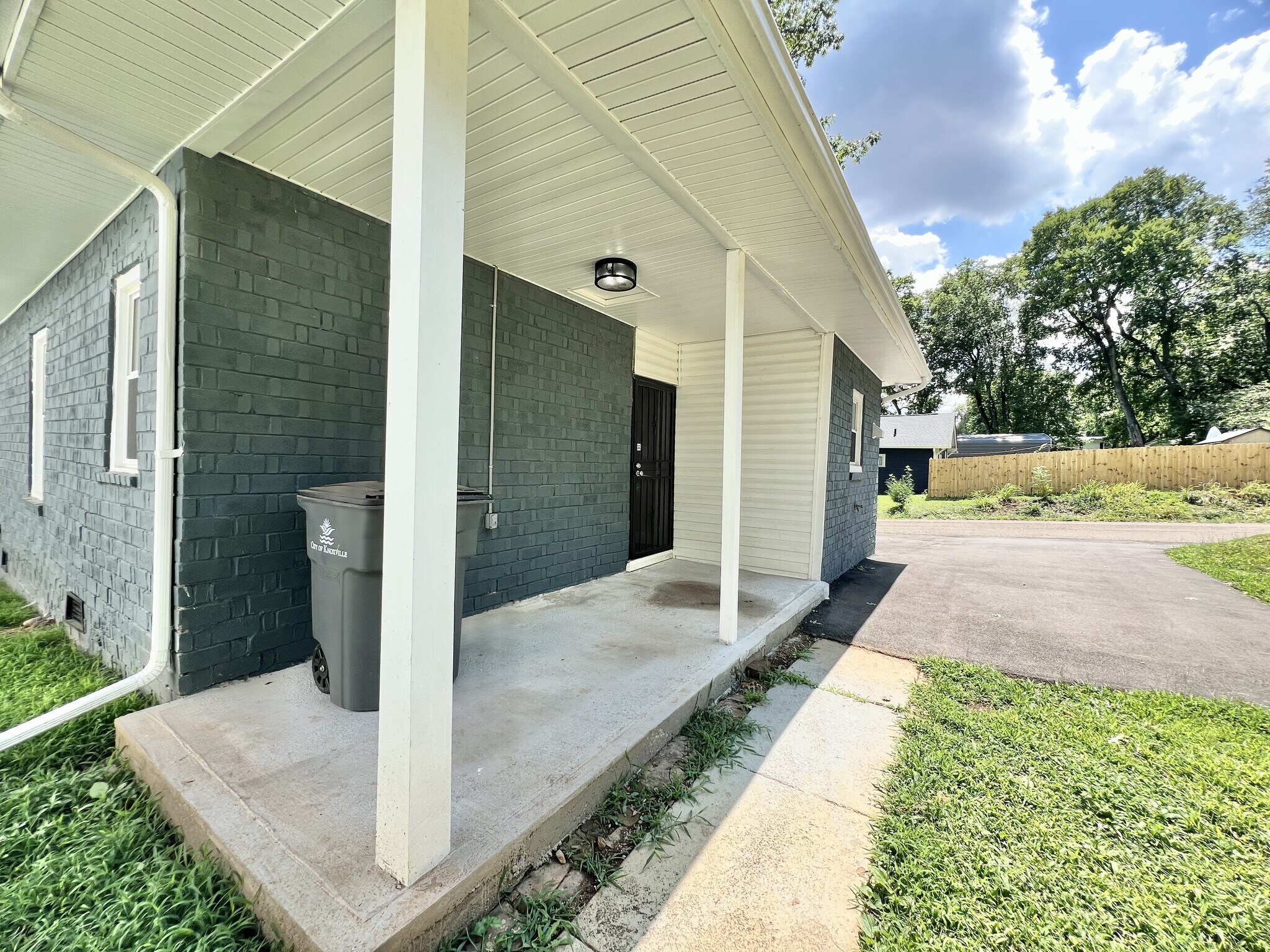Building Photo - 2101 Hoitt Ave