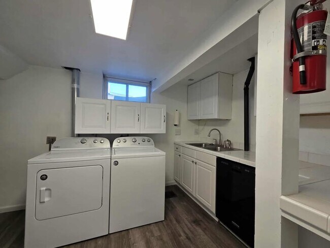 Building Photo - Low maintenance 3 bedroom!