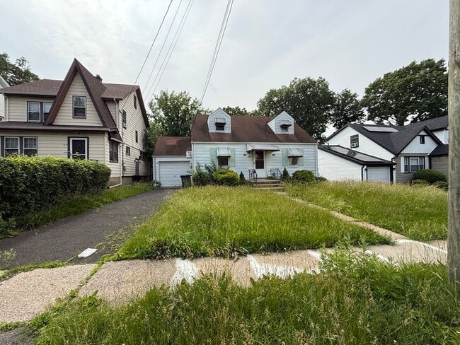 Building Photo - 1655 Edward Ter