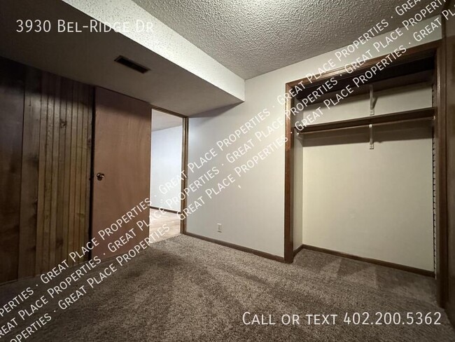 Building Photo - 3930 Bel-Ridge Dr
