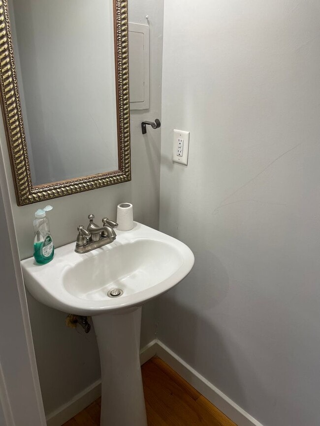 Building Photo - Executive 3/3 House in Coosa on Acreage $1...