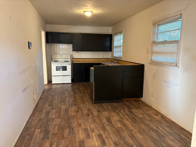 Building Photo - 125 Nelson Ave