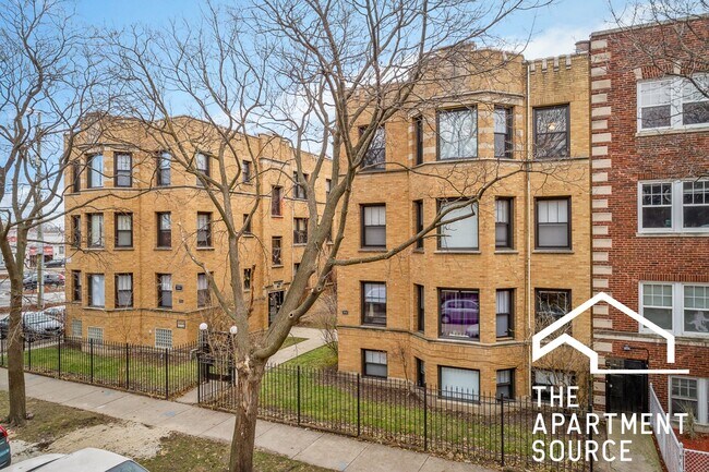 Building Photo - 5943 N Paulina St