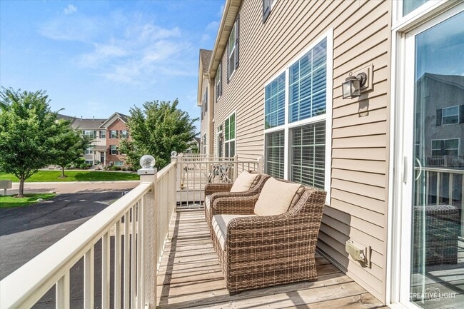 Building Photo - 263 Lakeshore Dr
