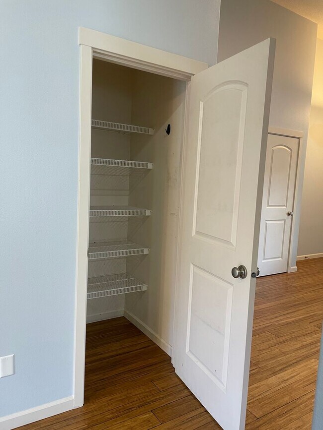 Building Photo - CHARMING Ranch-Style Home in Ridgefield, WA! 3 Bedrooms & 2 Baths! Walk-In Closet! Spacious Floor...