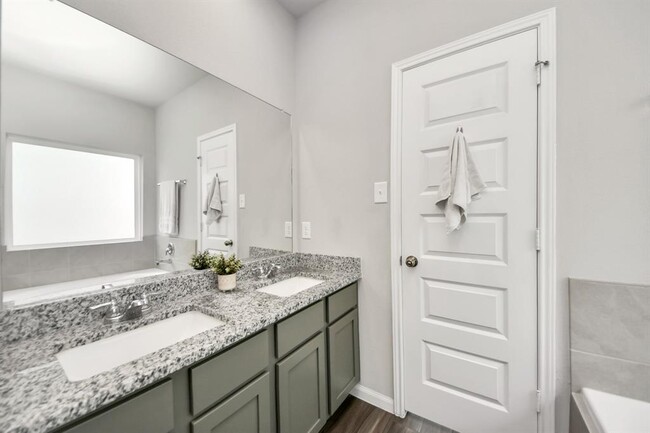 Building Photo - 2473 Carp Dr