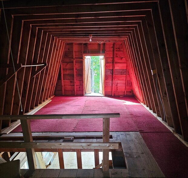 Storage Area Above Garage Bay - 22 Fletcher St