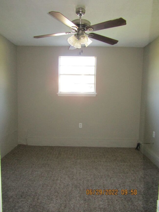 Building Photo - MOVE IN SPECIAL: $200 OFF OF THE 1ST FULL MONTH'S RENT!
