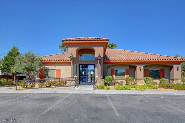 Building Photo - 7701 W Robindale Rd