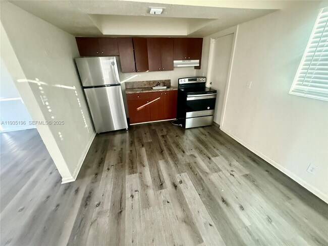 Building Photo - 1132 NW 30th Ave