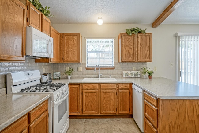 Building Photo - 5609 Wingate Ave NW