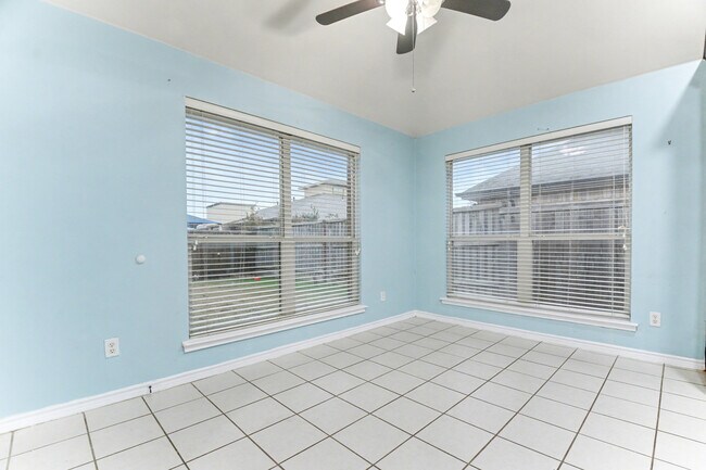 Building Photo - 5474 Golfside Dr