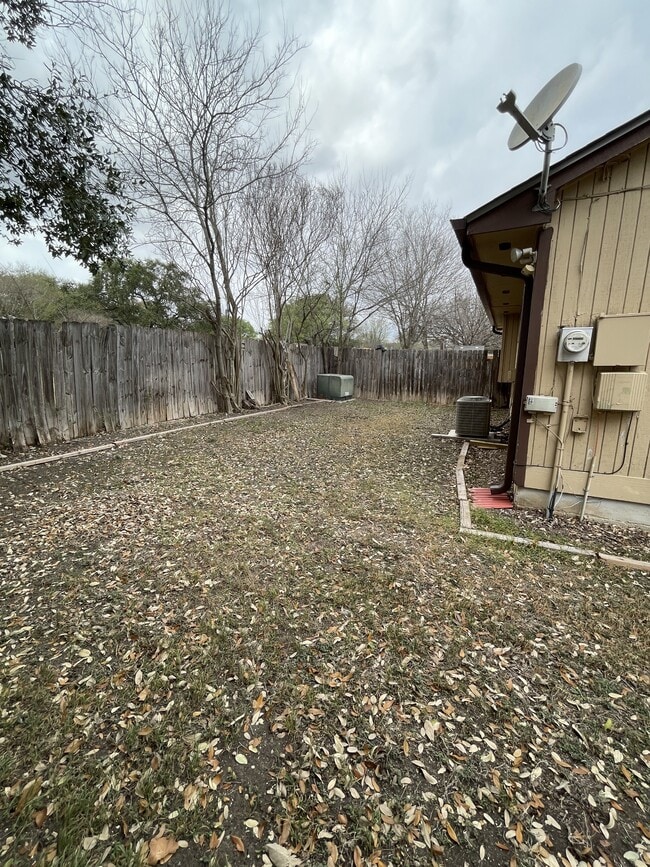 Building Photo - 2730 Mud Lake Dr